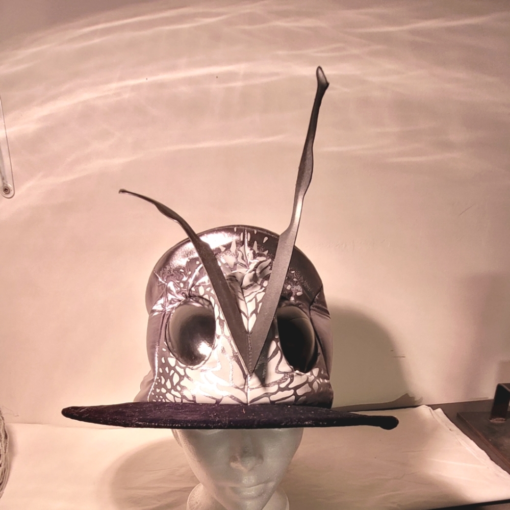 Fly guy silver top hat